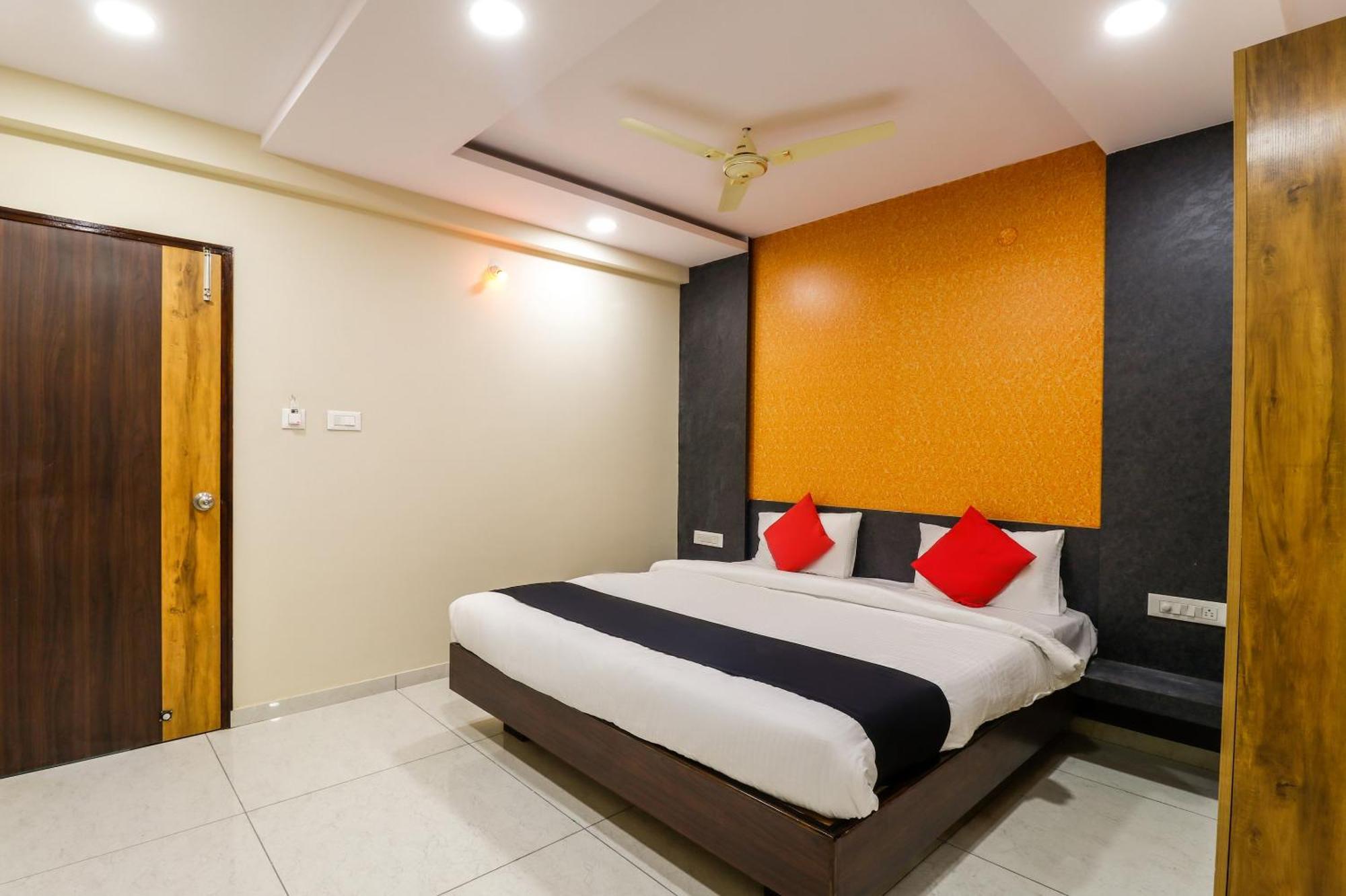 Capital O N R Residency Hotel Yelahanka Eksteriør billede