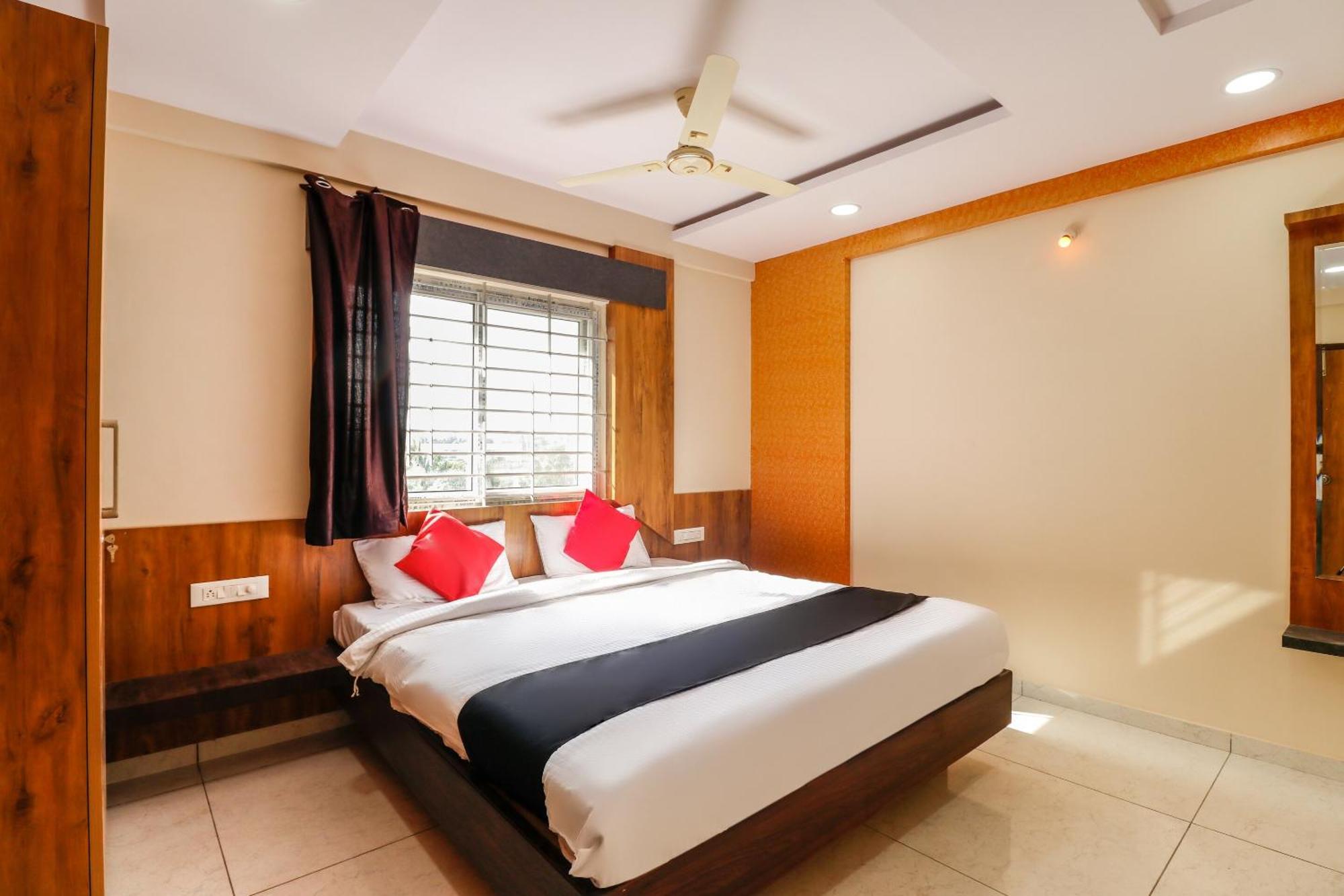 Capital O N R Residency Hotel Yelahanka Eksteriør billede