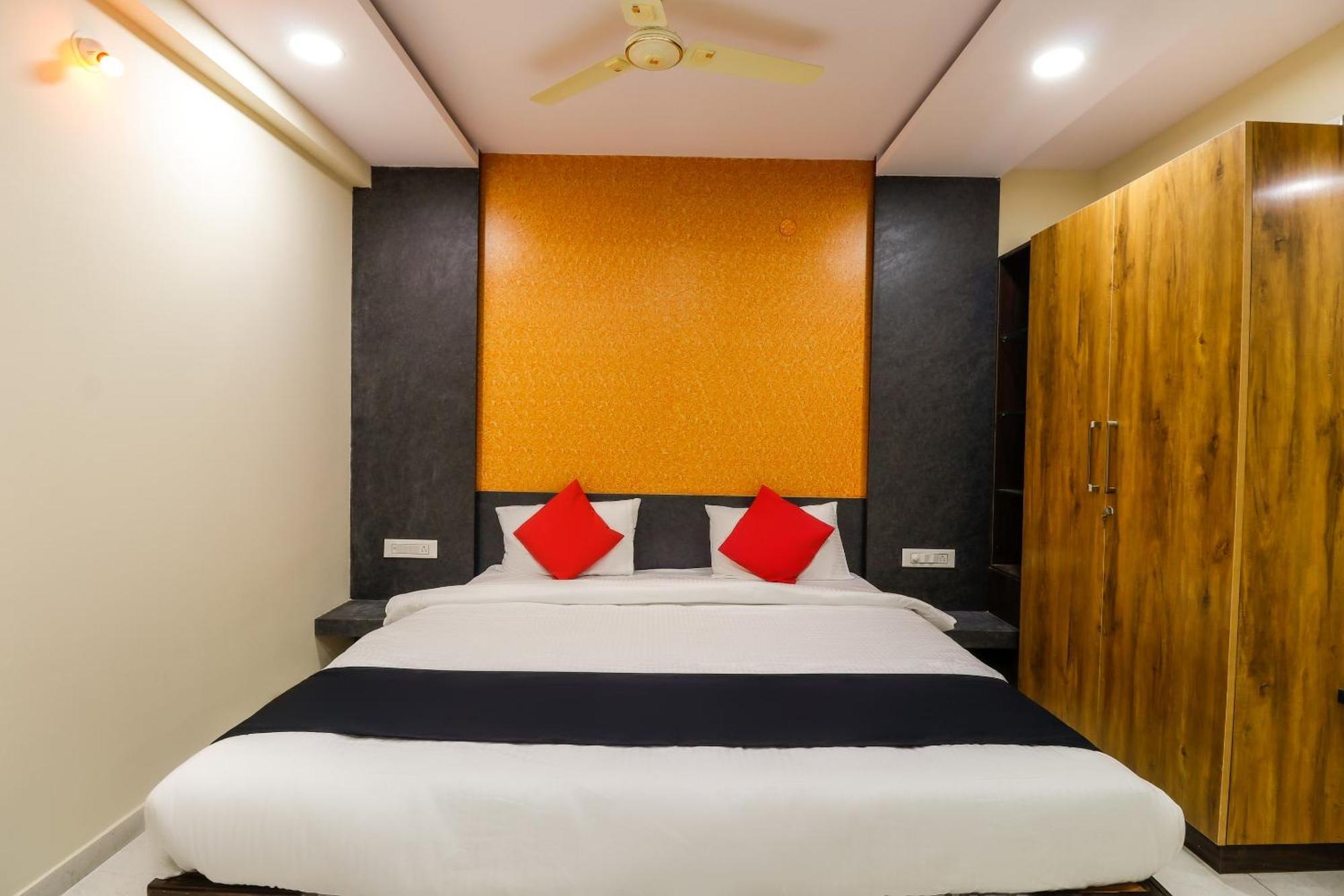 Capital O N R Residency Hotel Yelahanka Eksteriør billede